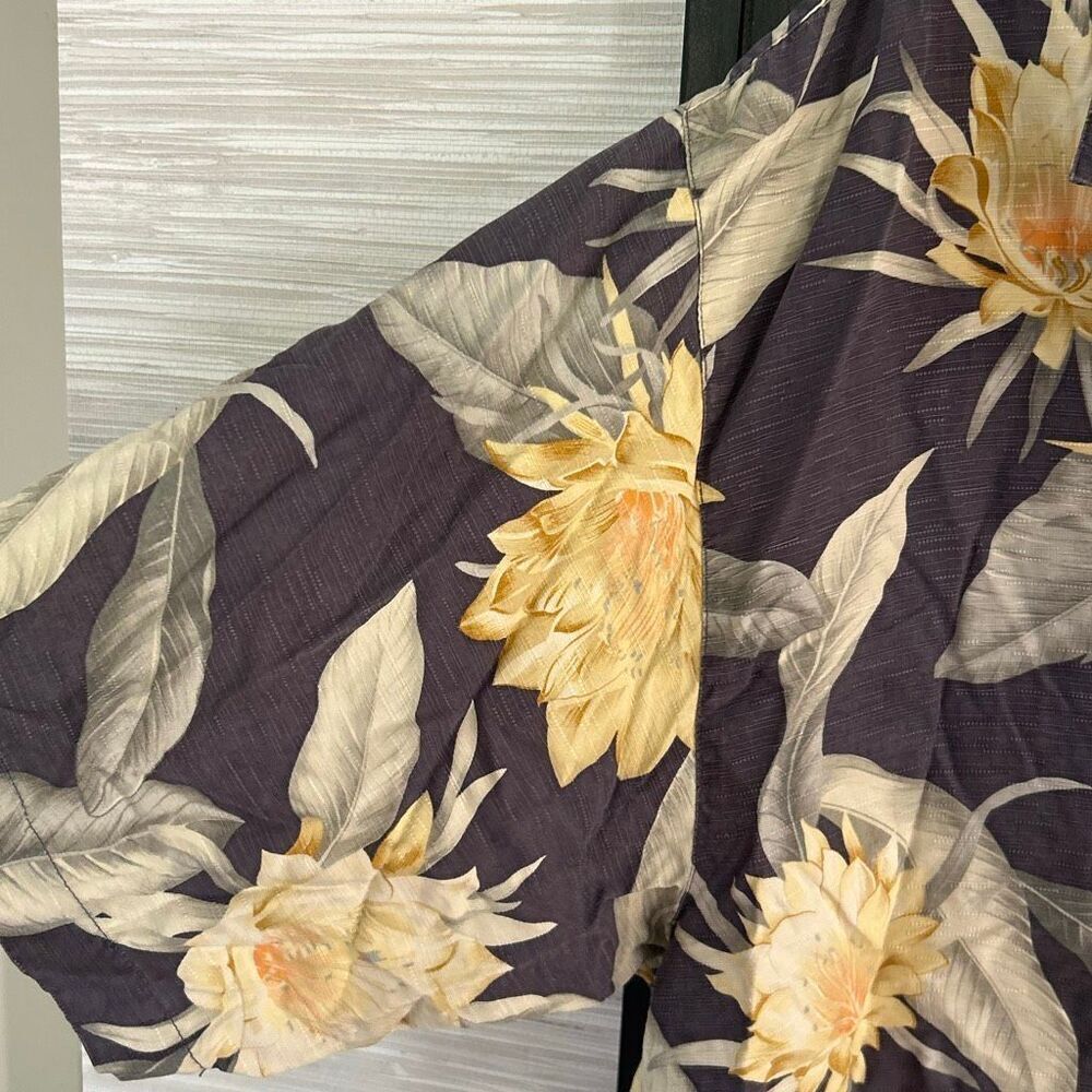Tommy Bahama vintage 100% silk gray yellow Hawaiian short sleeve 100% silk butto - Picture 4 of 5